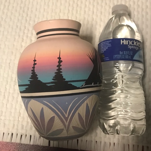 Beautiful Vintage Navajo Pottery Vase Signed Indian Art Desert Sunset Mesa - Picture 2 of 13